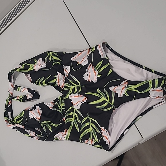 #62 Womens Floral One Piece Swimsuit NWOT - Picture 7 of 7